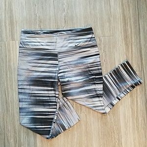 Nike crops medium